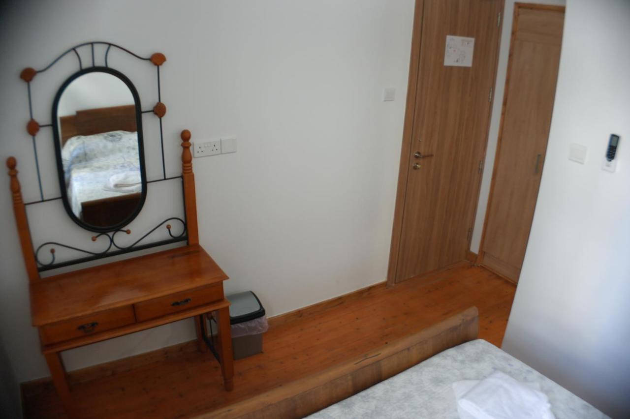 Harrys Inn Guesthouse Lárnaka Kültér fotó